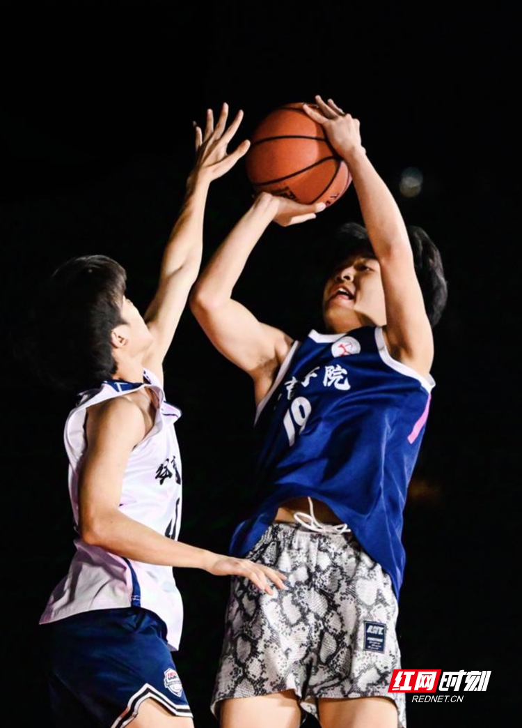 热血篮球场上白热化,顶尖球队拼搏奋斗争夺胜利的简单介绍 热血篮球场上白热化,顶尖球队拼搏奋斗争夺胜利的简单介绍