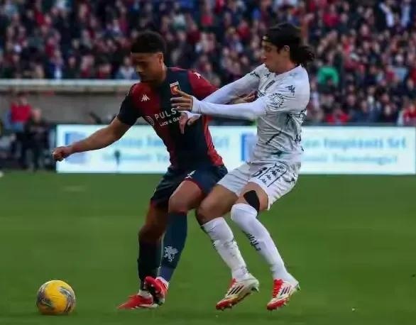 九游官网-帕尔马后卫连续失误导致失球，球队防守问题尴尬的简单介绍